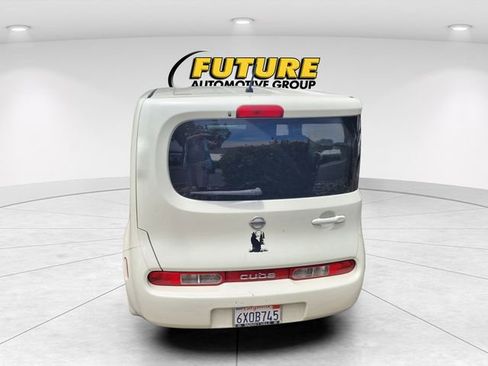 Used 2011 Nissan Cube 1.8 SL w/ Interior Illumination Pkg FWD image 4