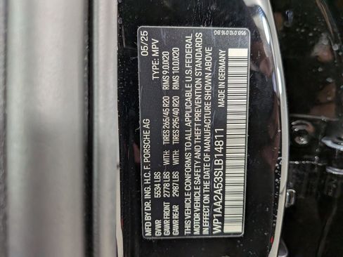 Certified 2025 Porsche Macan AWD/4WD image 29