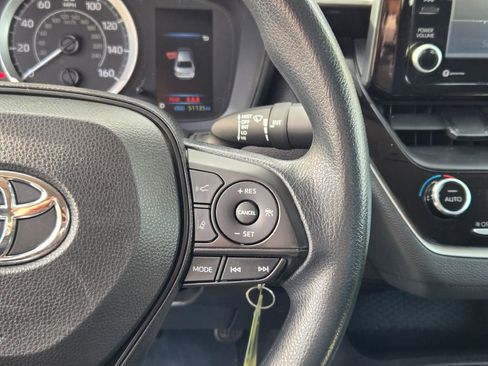 Used 2022 Toyota Corolla LE image 25