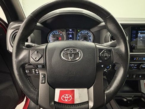 Used 2017 Toyota Tacoma TRD Off-Road w/ Premium & Technology Package image 16
