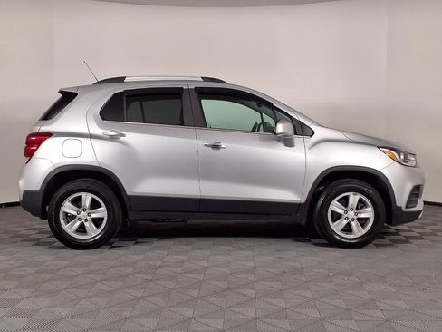 Used 2020 Chevrolet Trax LT w/ LT Convenience Package AWD/4WD image 30