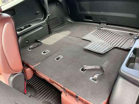 Used 2023 Kia Telluride EX w/ EX Captain's Chair Package AWD/4WD image 8