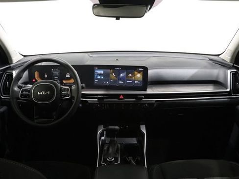 Used 2025 Kia Sorento LX FWD image 14