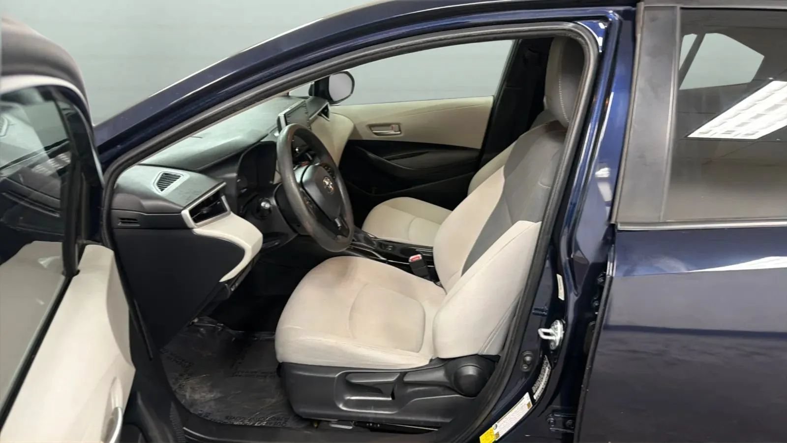 Used 2020 Toyota Corolla LE w/ Carpet Mat Package (TMS) FWD image 20