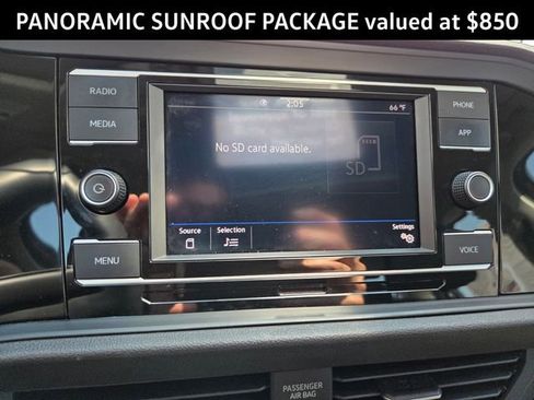 Certified 2023 Volkswagen Jetta SE w/ Panoramic Sunroof Package FWD image 17