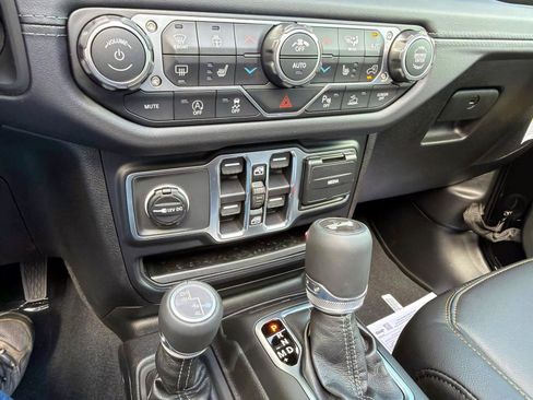 New 2026 Jeep Wrangler Unlimited Sahara AWD/4WD image 12