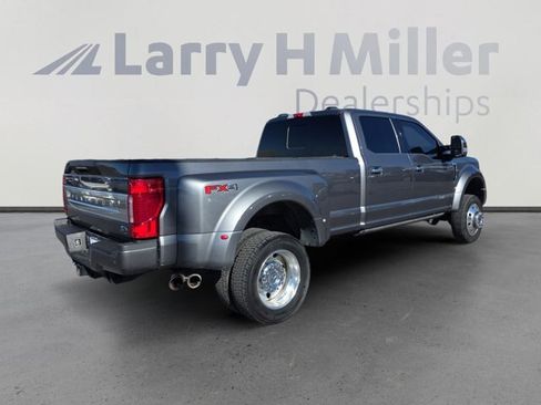 Certified 2022 Ford F450 Platinum w/ FX4 Off-Road Package image 5