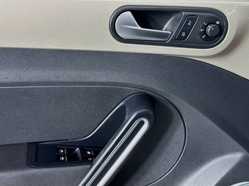 Used 2013 Volkswagen Beetle 2.5 image 28