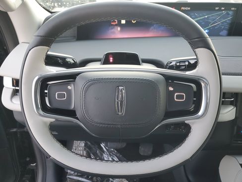 New 2025 Lincoln Navigator L Reserve image 16