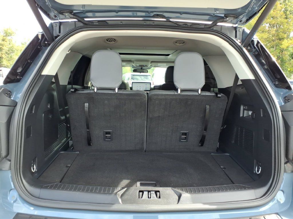 Used 2025 Ford Explorer Active w/ Active Comfort Package AWD/4WD image 21