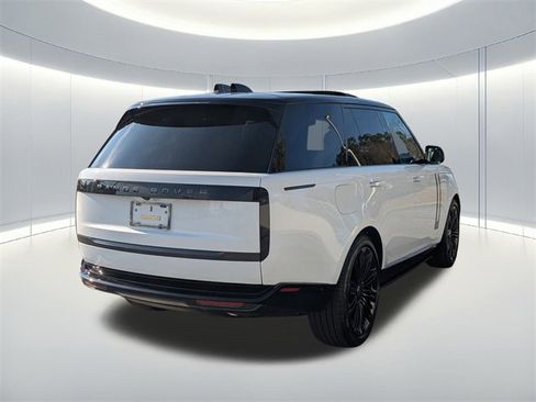 Used 2025 Land Rover Range Rover SE image 5