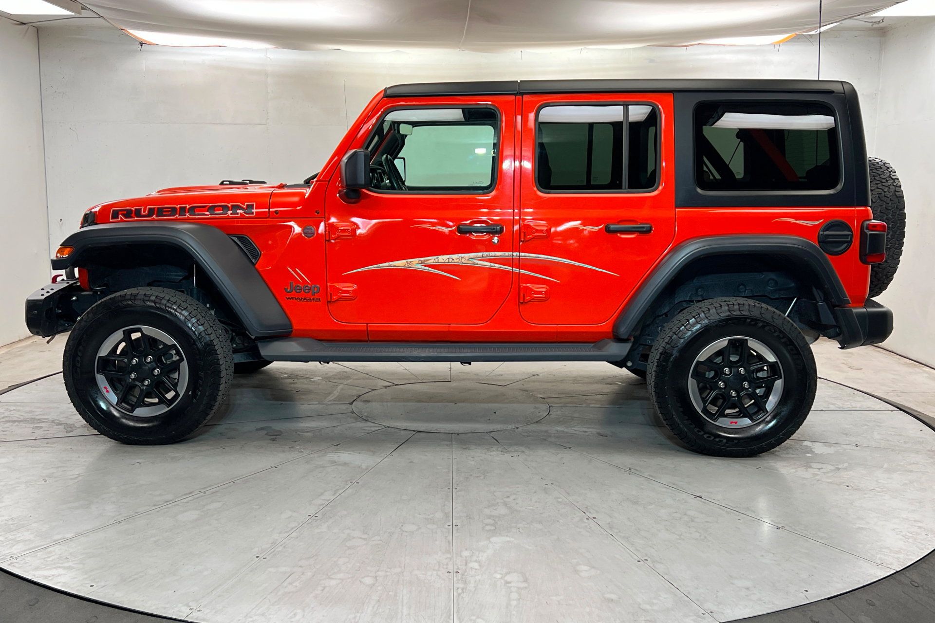 Used 2018 Jeep Wrangler Unlimited Rubicon AWD/4WD image 2