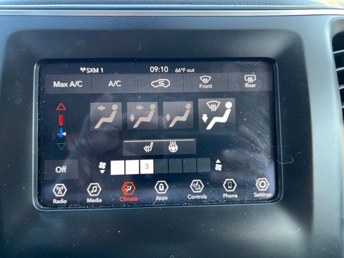 Used 2019 Jeep Cherokee Latitude Plus w/ Cold Weather Group AWD/4WD image 15