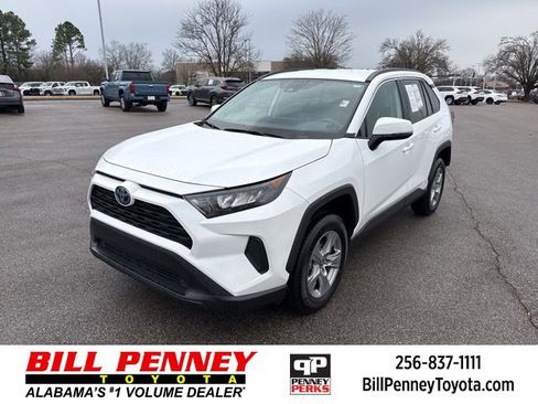 Used 2022 Toyota RAV4 LE image 1