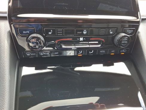 New 2025 Jeep Grand Cherokee Limited w/ Black Appearance Package image 17