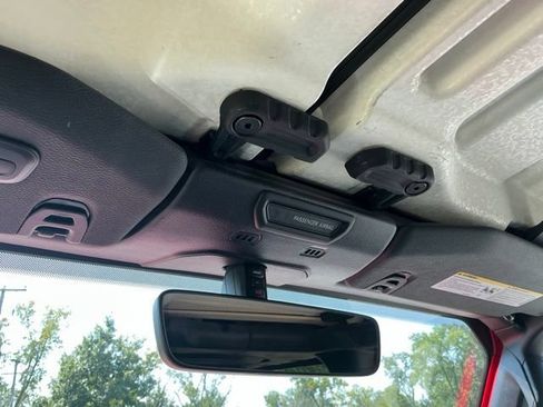 Used 2018 Jeep Wrangler Unlimited Sahara w/ Uconnect 4C Nav & Sound Group AWD/4WD image 31