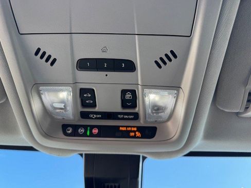 Used 2022 GMC Terrain SLT w/ Infotainment Package II image 17