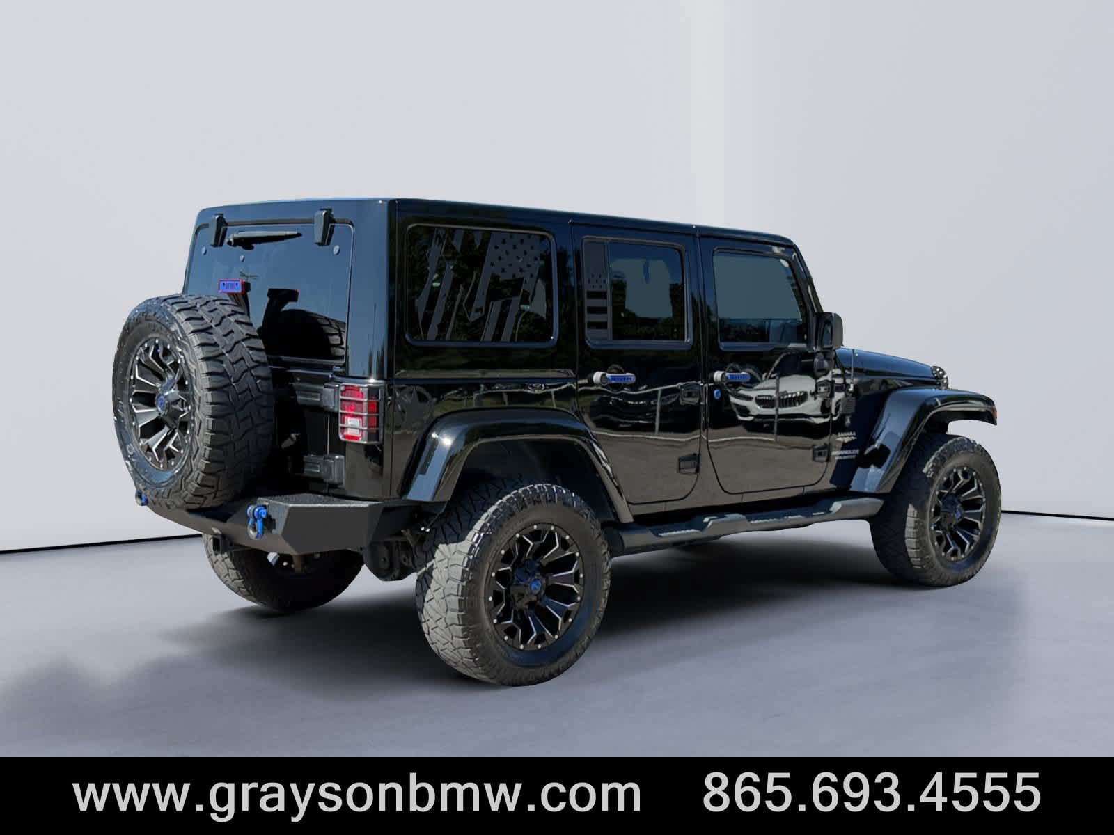 Used 2015 Jeep Wrangler Unlimited Sahara w/ Connectivity Group AWD/4WD image 3