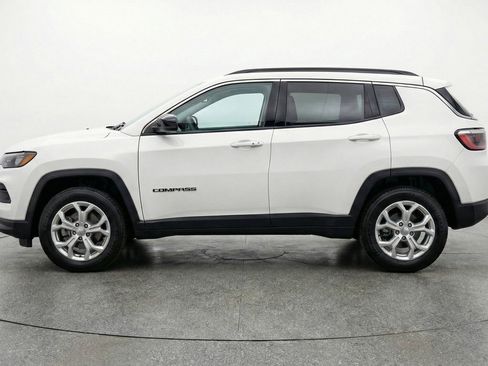 Used 2025 Jeep Compass Latitude image 5