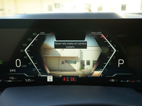 Used 2024 BMW X7 xDrive40i w/ M Sport Package image 14