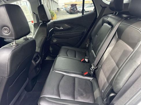 Used 2024 GMC Terrain SLT image 22