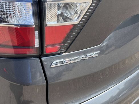 Used 2017 Ford Escape Titanium FWD image 14