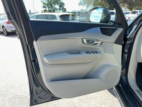 Used 2021 Volvo XC90 T5 Momentum w/ Protection Package Premier image 8