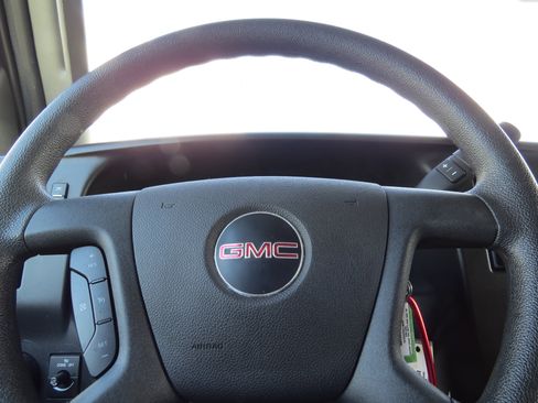 Used 2023 GMC Savana 2500 w/ Driver Convenience Package image 15