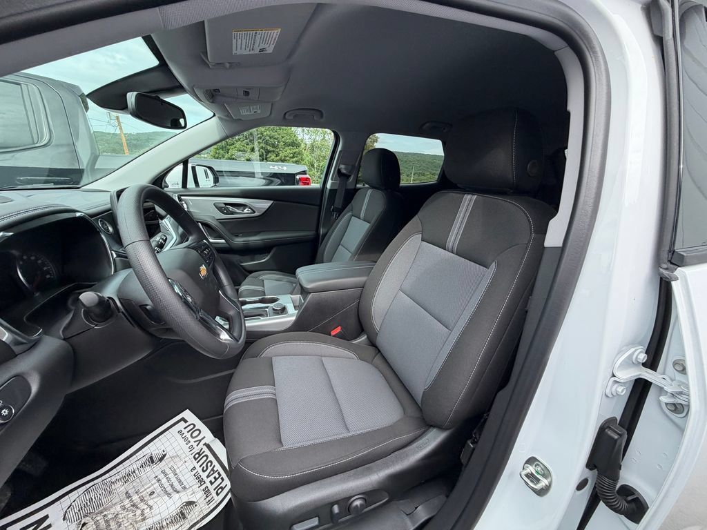 New 2025 Chevrolet Blazer LT w/ Convenience Package AWD/4WD image 9