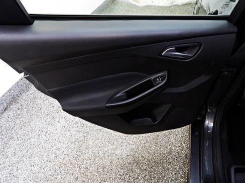 Used 2018 Ford Focus ST FWD image 9