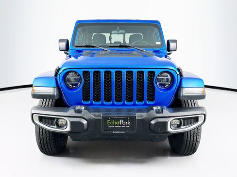 Used 2022 Jeep Gladiator Sport image 2