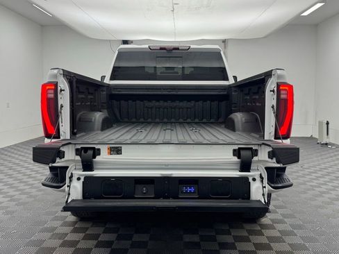 Used 2024 GMC Sierra 2500 Denali Ultimate AWD/4WD image 12