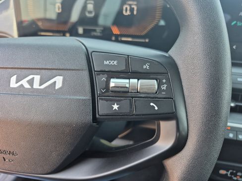 Used 2025 Kia K4 FWD image 16