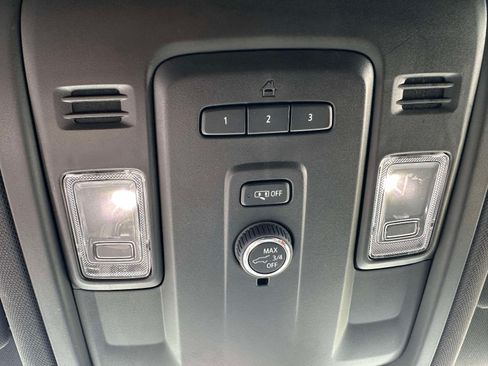 Used 2024 Chevrolet Tahoe LT AWD/4WD image 33