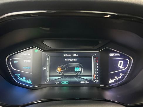 Used 2021 Kia Niro Touring image 16