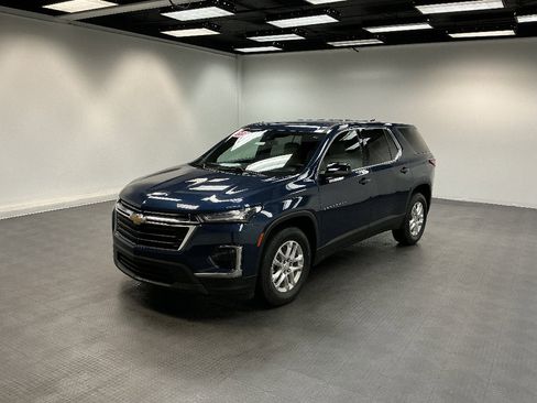 Used 2022 Chevrolet Traverse LS image 1