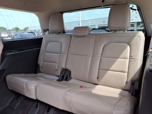 Used 2024 Lincoln Navigator Premiere AWD/4WD image 23