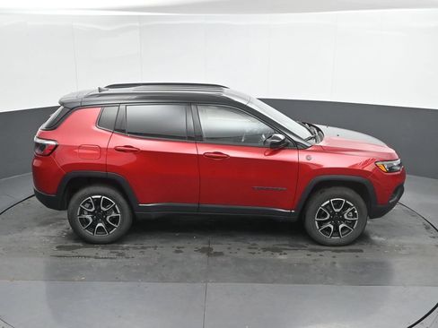 Used 2025 Jeep Compass Trailhawk AWD/4WD image 30