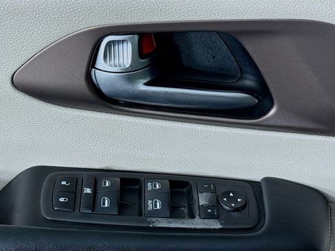 Used 2021 Chrysler Voyager Lxi FWD image 22