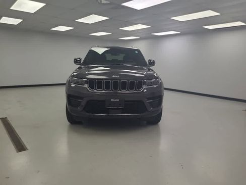 New 2025 Jeep Grand Cherokee Laredo w/ Luxury Tech Group I image 3