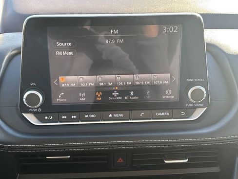 Used 2023 Nissan Rogue SV image 16