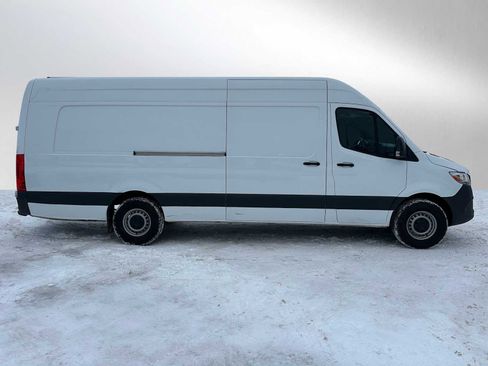 Used 2023 Mercedes-Benz Sprinter 2500 image 2