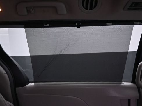 Used 2016 Toyota Sienna XLE FWD image 46