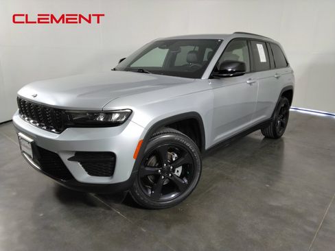 Used 2023 Jeep Grand Cherokee Altitude AWD/4WD image 1
