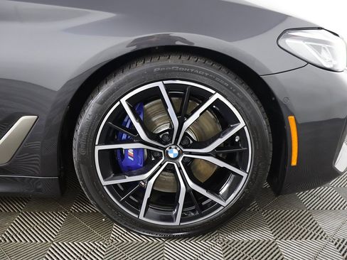 Used 2022 BMW M550i xDrive w/ Dynamic Handling Package image 28