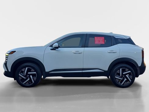 Certified 2025 Nissan Kicks SV image 2