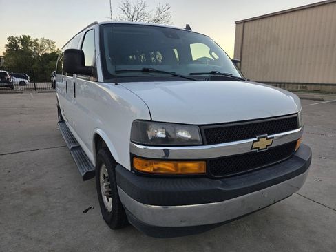 Used 2018 Chevrolet Express 3500 LT w/ LT Preferred Equipment Group RWD image 33