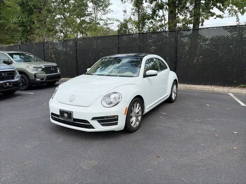Used 2019 Volkswagen Beetle 2.0T SE FWD image 1