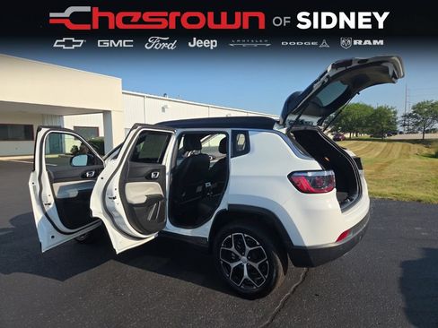 Used 2024 Jeep Compass Limited AWD/4WD image 13