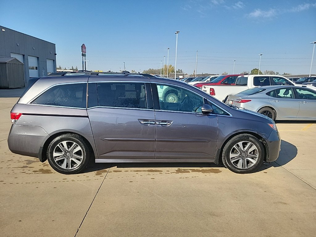 Used 2016 Honda Odyssey Touring Elite image 2